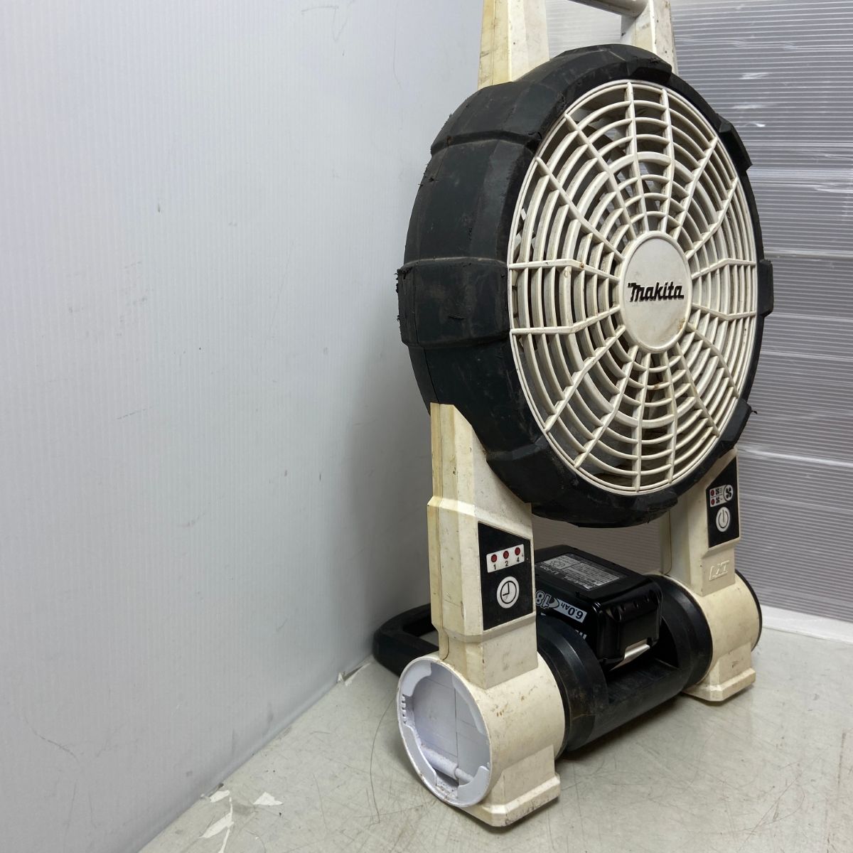 ΦΦMAKITA マキタ 工具関連用品 充電式ファン 18v CF201D ホワイト