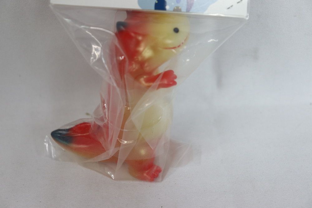 ◇バイロン 山椒魚怪獣 ナカザワショーコ 蓄光 赤 黒 金 ソフビ