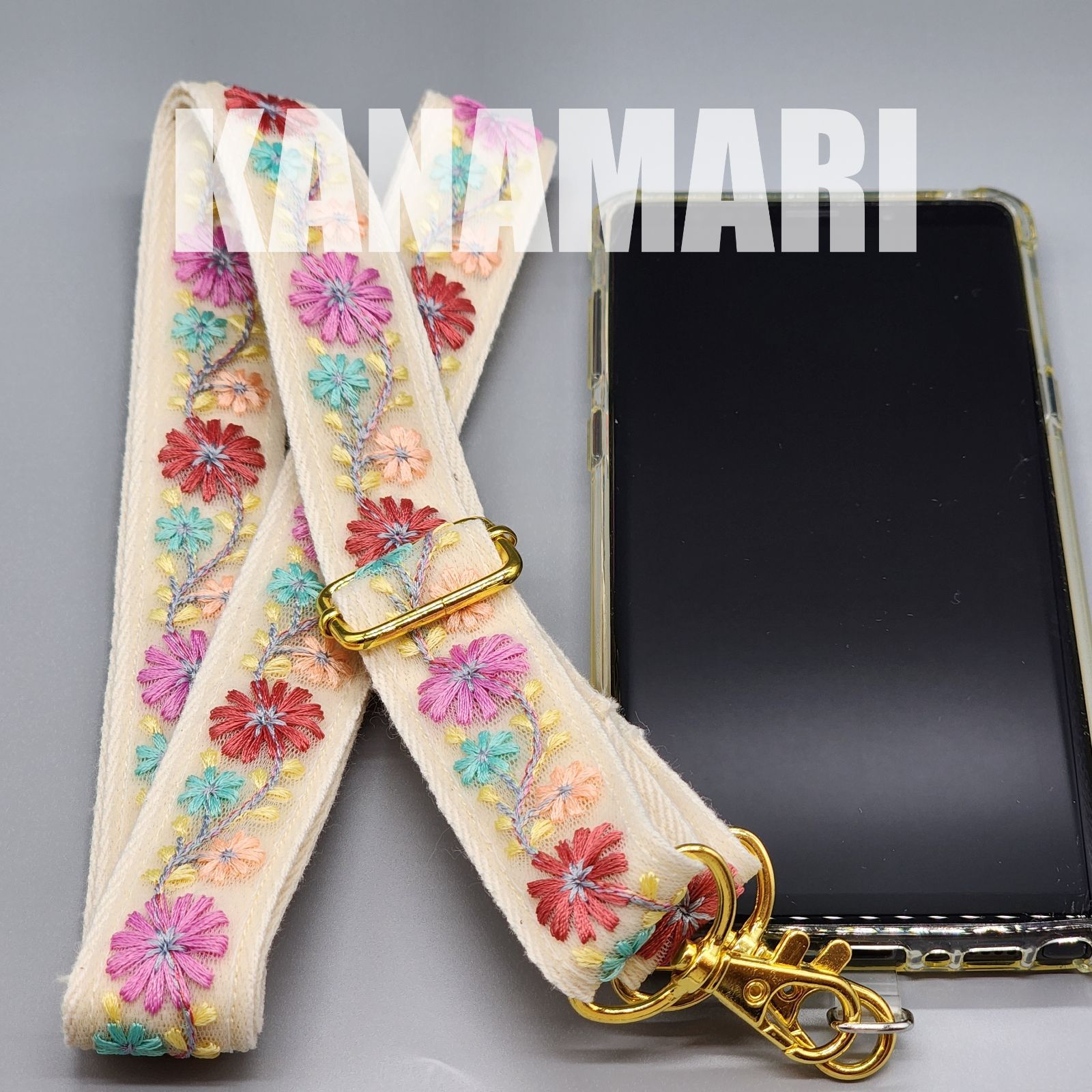 [162-2]インド刺繍リボンのスマホ用ネックストラップ・ショルダーストラップ（白・生成り系、金具：ゴールド系）、ハンドメイド