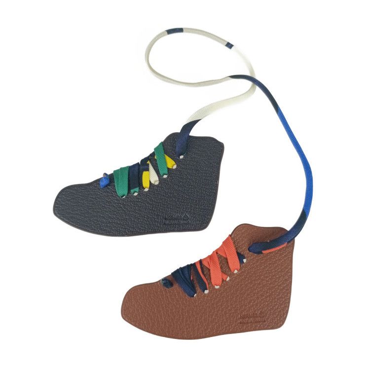 正規品　HERMES　エルメス　プティアッシュ　チャーム　シューズ靴　バスケ エルメスのpetit h（プティ アッシュ）チャーム 《バスケット