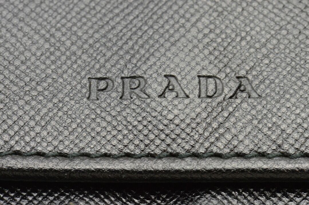 極美品！PRADA名刺入れ サフィアーノレザー ネロ プラダ