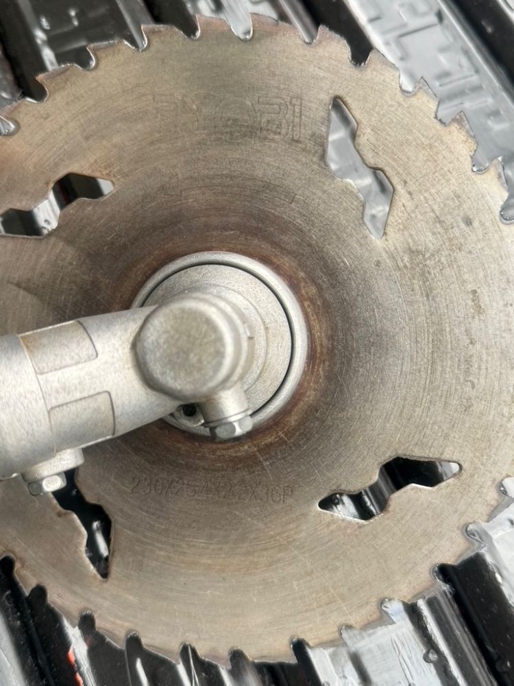 ◆◆◆お引き取り 配送不可◆◆◆ 草刈機 ecoエンジン搭載 BIG M BK233RS 品