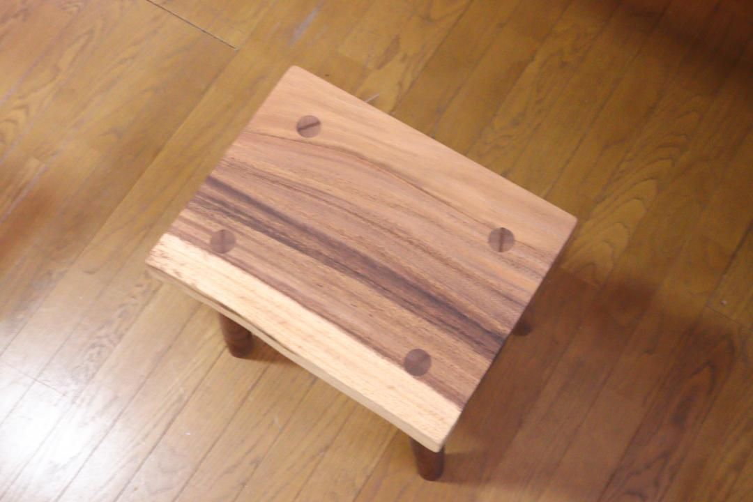 モンキーポッド スツール 一枚板 木製 チェア 管理2 モンキーポッド スツール 椅子 木製 ダイニング 無垢材 1本彫り 腰掛