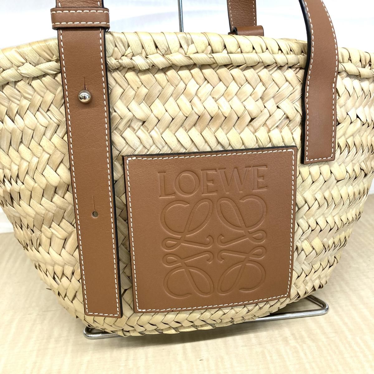 美品】 LOEWE (ロエベ) バスケットバッグ スモール アナグラム ラフィア バッグ 美品】 LOEWE (ロエベ) バスケットバッグ スモール アナグラム ラフィア バッグ