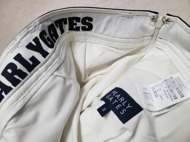 PEARLY GATES(パーリーゲイツ) 黒 白 フリル 注文 ゴルフスカート 63