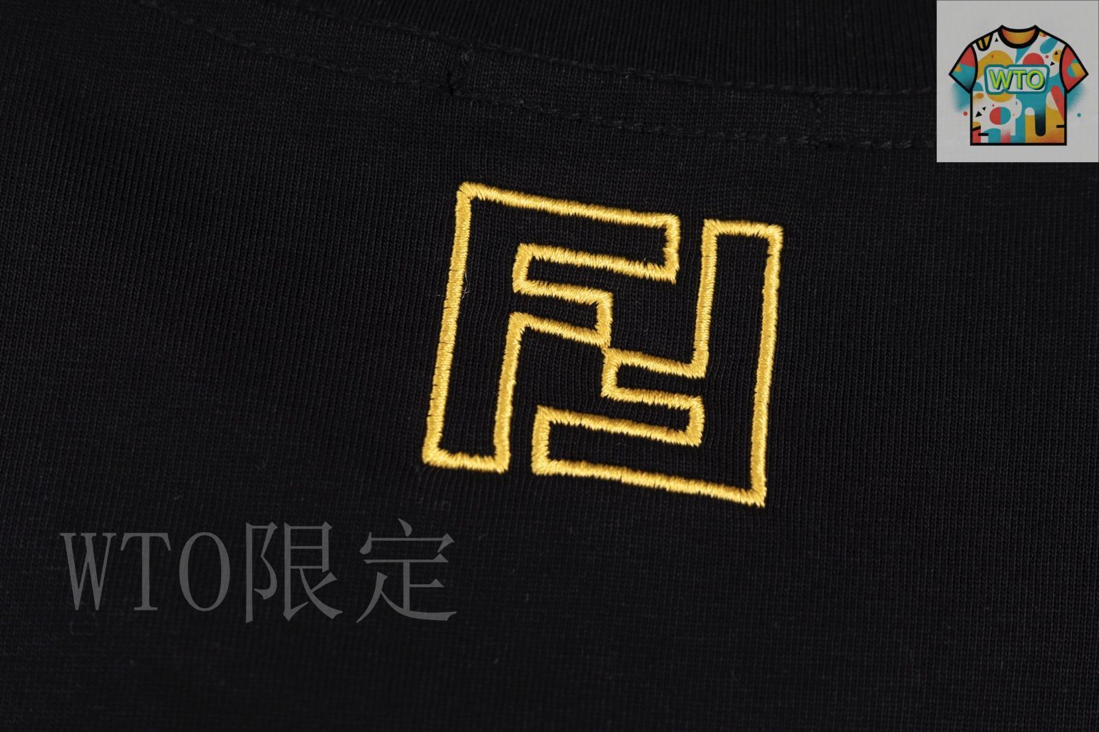 【FENDI】フェンディ スパンコール刺繍ロゴ コットンTシャツ 今日特価】FENDI Embroidered Logo Tee フェンディ 刺繍ロゴ T