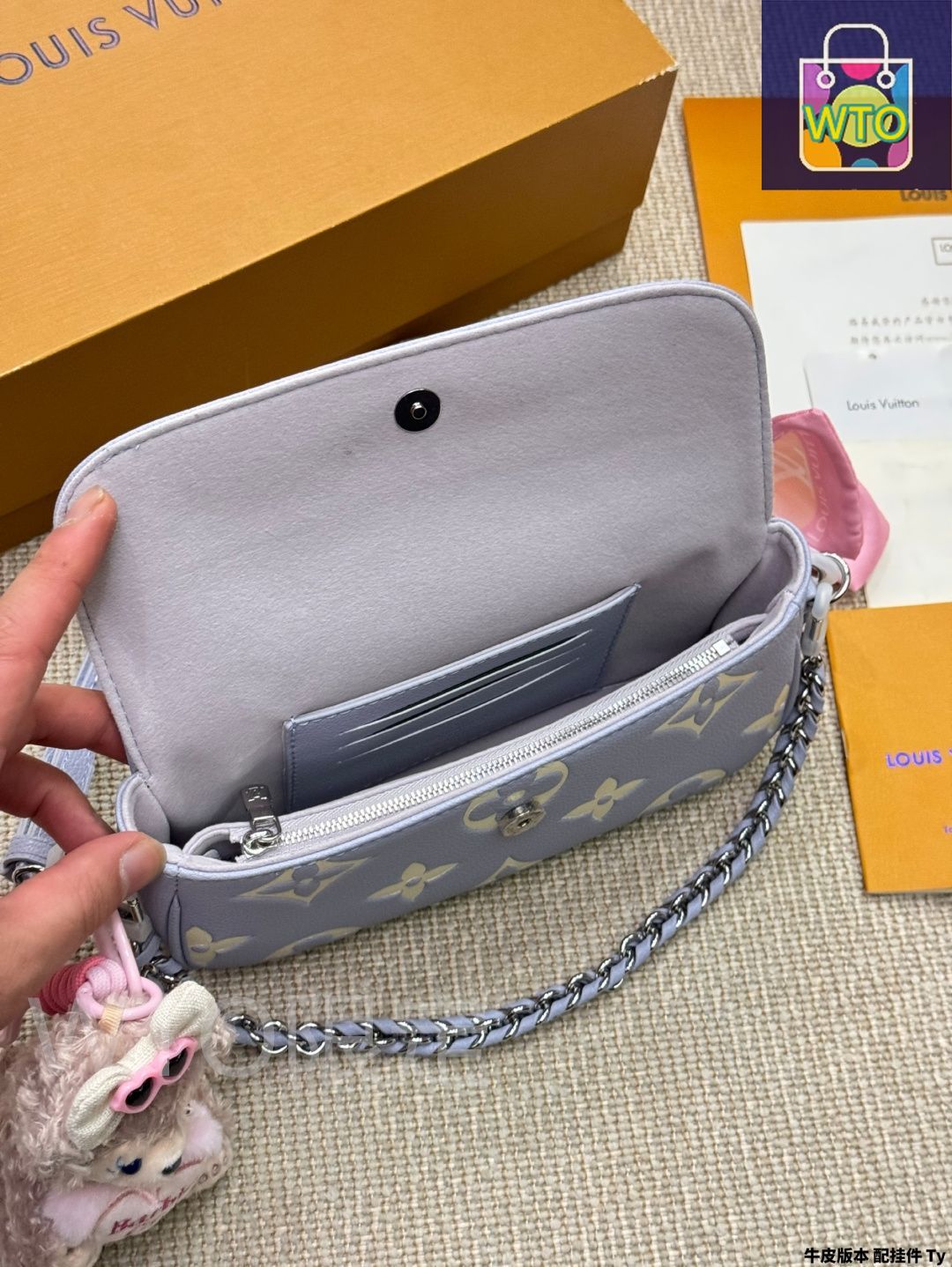 【どんなシーンにも/ギフトに】LouisVuitton チェーンウォレット LOUIS VUITTON 2024待望のモノグラム新色 新作チェーン
