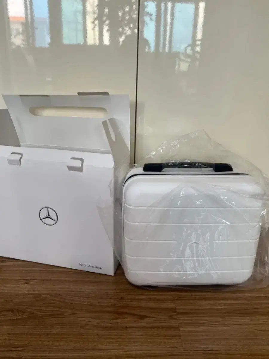 【雷市場（ポンジャン）商品韓国直送】 Mercedes-Benz(メルセデス ベンツ) ミニキャリーケース トラベルバッグ 新品