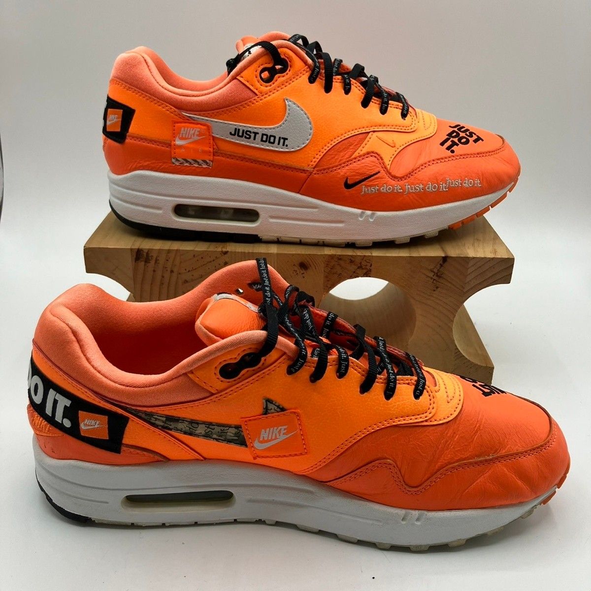 NIKE Women's Air Max 1 LX 