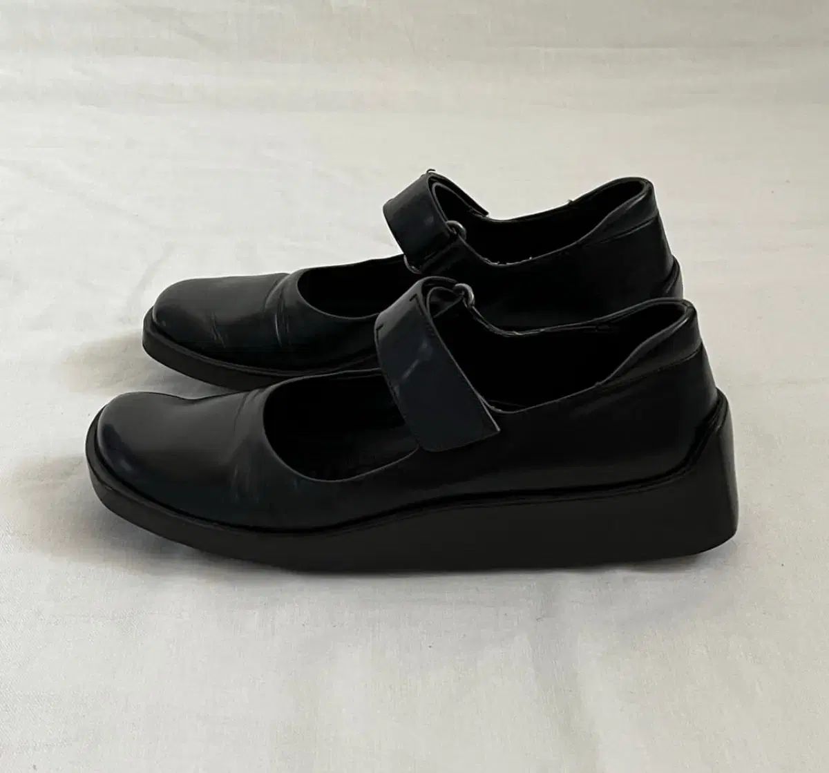 PRADA 黒 エナメル マリージェーン ハイヒール Prada メリージェーン フラットシューズ | ブラック | FARFETCH JP