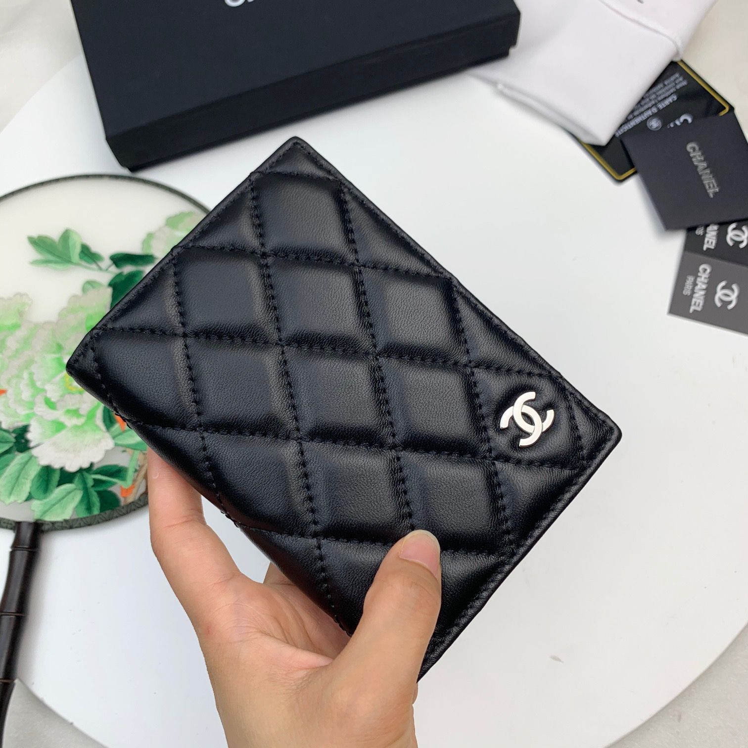 新品未使用 CHANEL シャネル 二つ折り財布