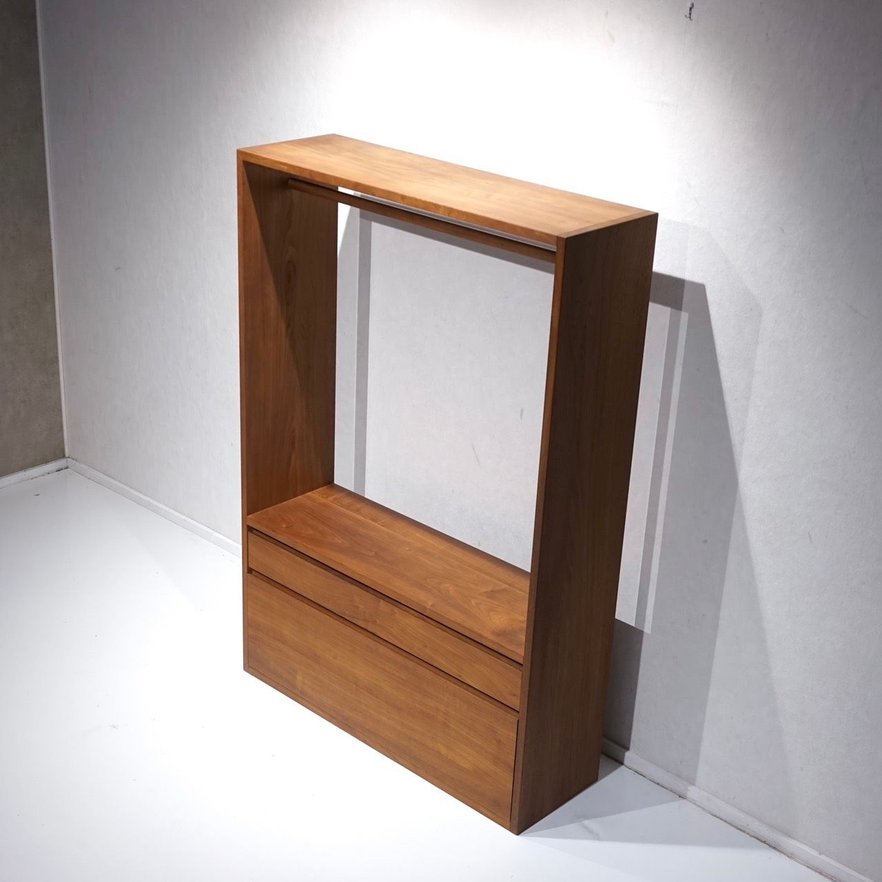 Bello Select ハンガーラック 収納棚 洋服収納 木製 ウォールナット 無垢材 北欧 モダン ホテルライク MARWIL-DEMENAGEMENTS_CH