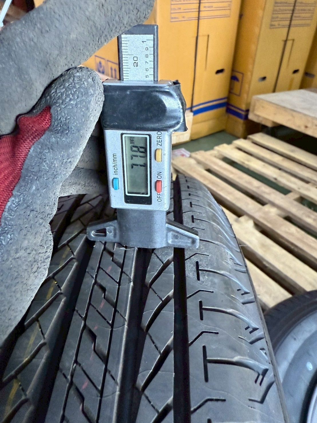 純正 16インチホイールとタイヤ4本セット