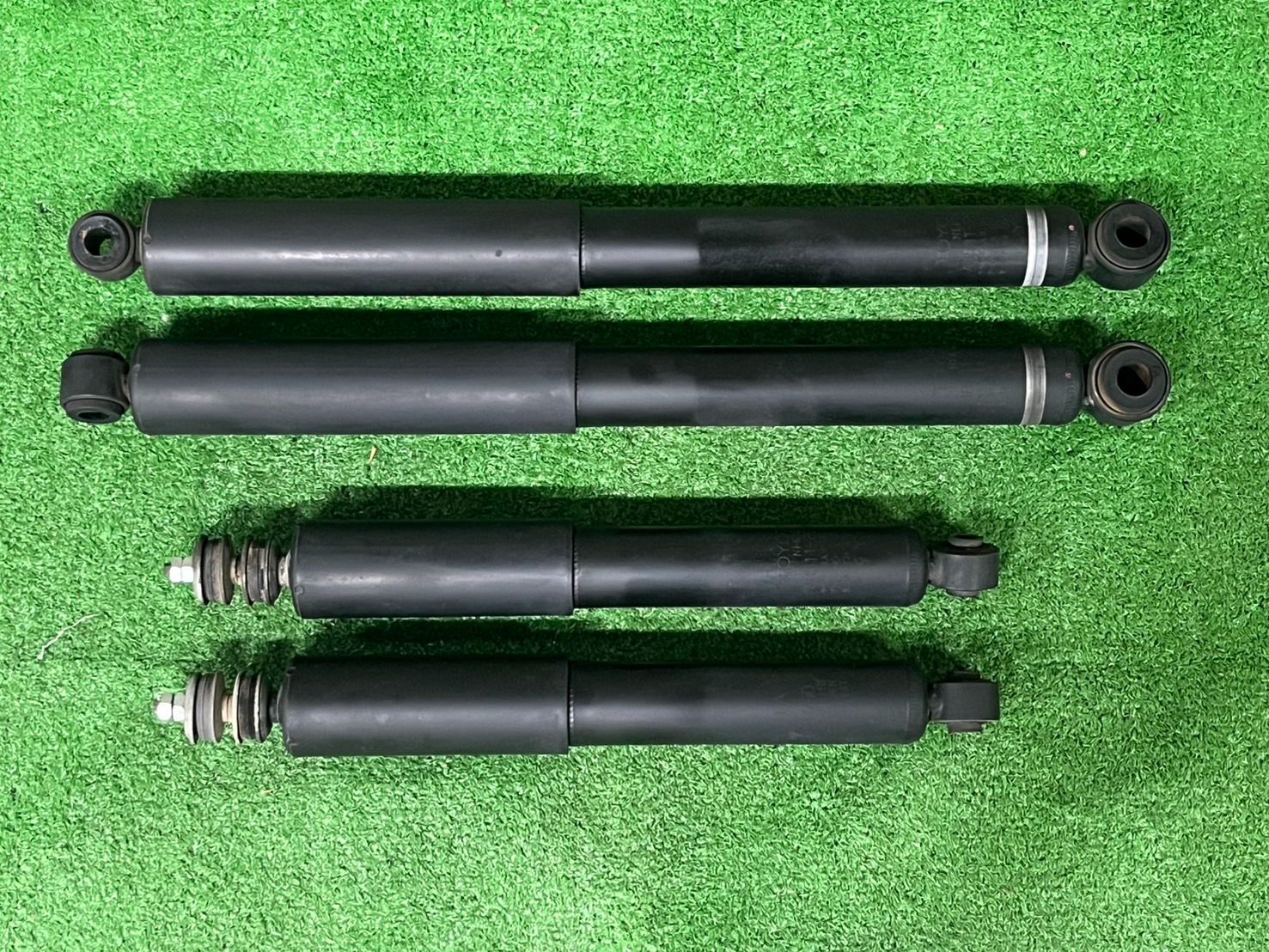 程度良好品!! トヨタ 200系 ハイエース 4型 5型 6型 純正 ショックアブソーバー 品番 48531-26A10 1台分 車検用 交換用 倉庫