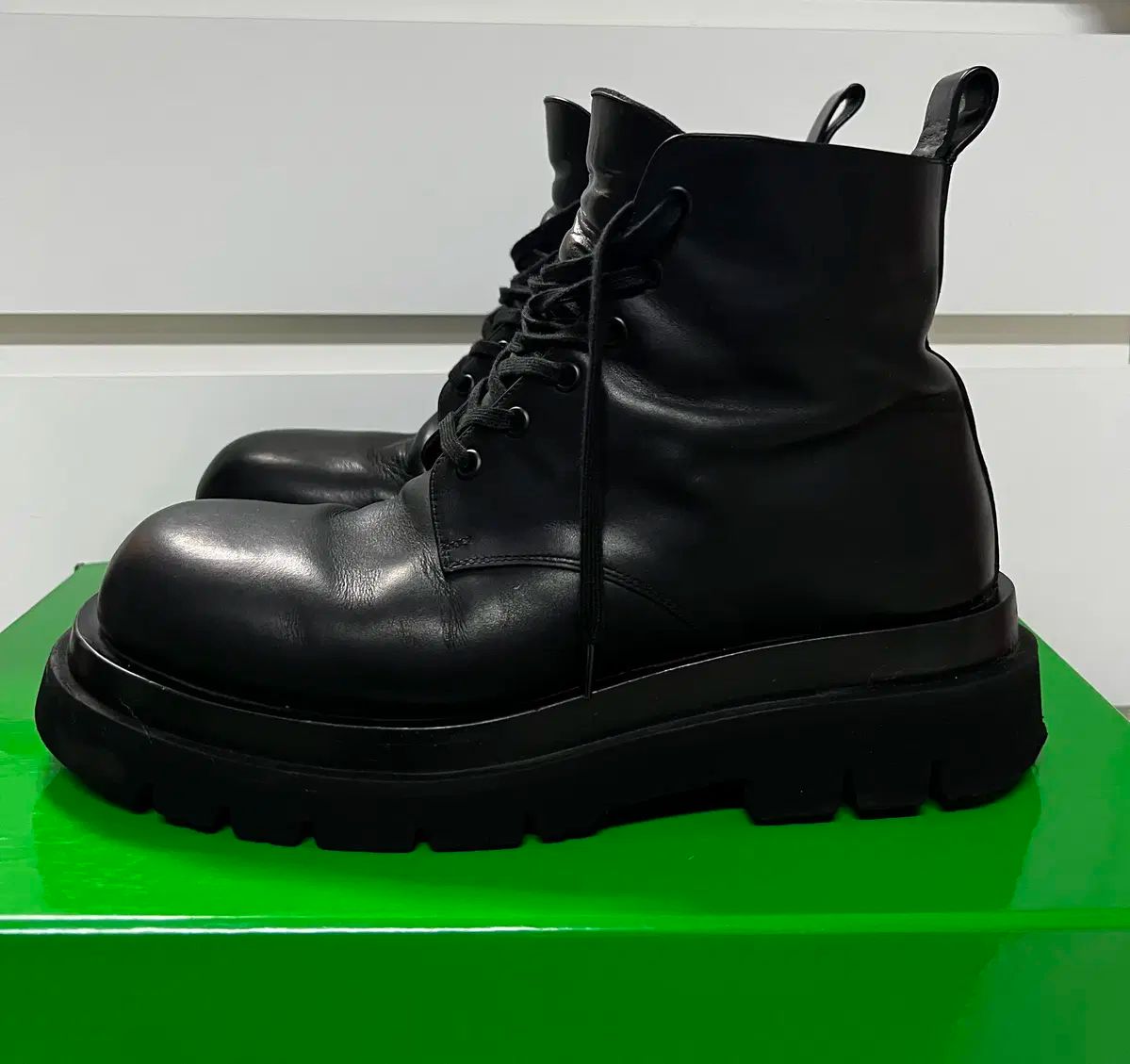 BOTTEGA VENETA FW22 レースアップ パドル ブーツ 42 42 BOTTEGA VENETA(ボッテガヴェネタ) レースアップ ラグ ブーツ