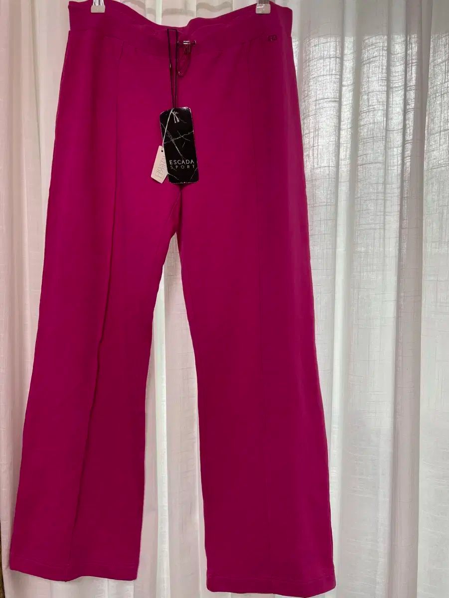 ブランド ESCADA スポーツ ホットピンクスウェットシャツ テクスチャード加工 with スワロフスキー