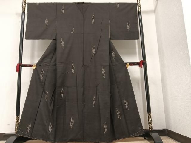 平和屋着物○本場大島紬 7マルキ 雲取り枝花文 正絹 逸品 CAAU2888yc