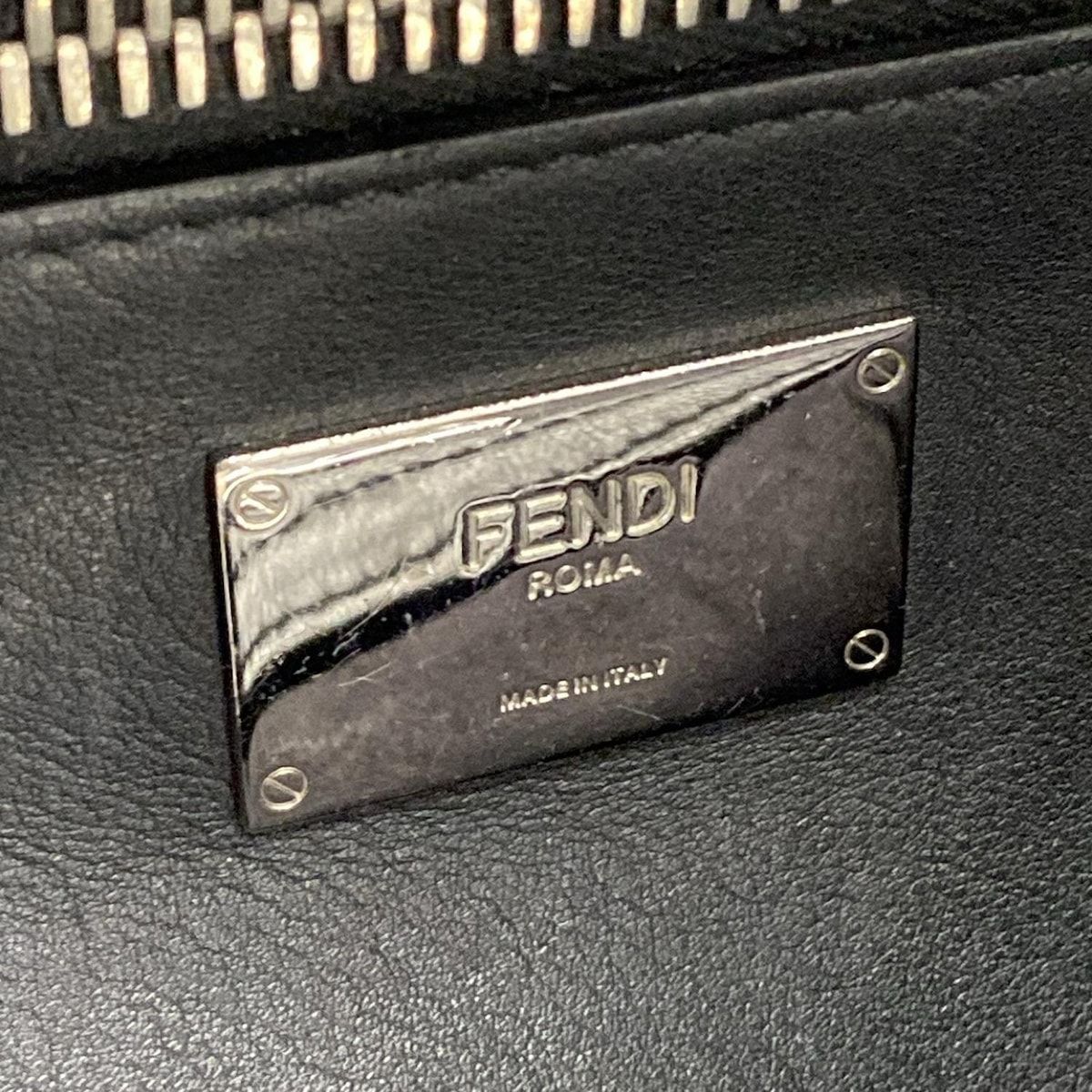 ミディアムピーカブーアイコニック モンスター