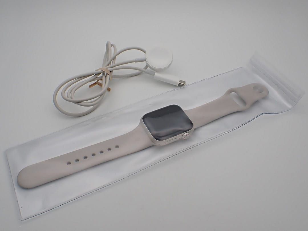 Apple Watch SE 第2世代 GPS 40mm スターライトアルミニウムケース スターライトスポーツバンド S/M MR9U3J/A 中古A- 【送料無料】 B-2271【質屋出品】 Apple Watch SE GPS 40mm ゴールド アルミニウムケース スターライト