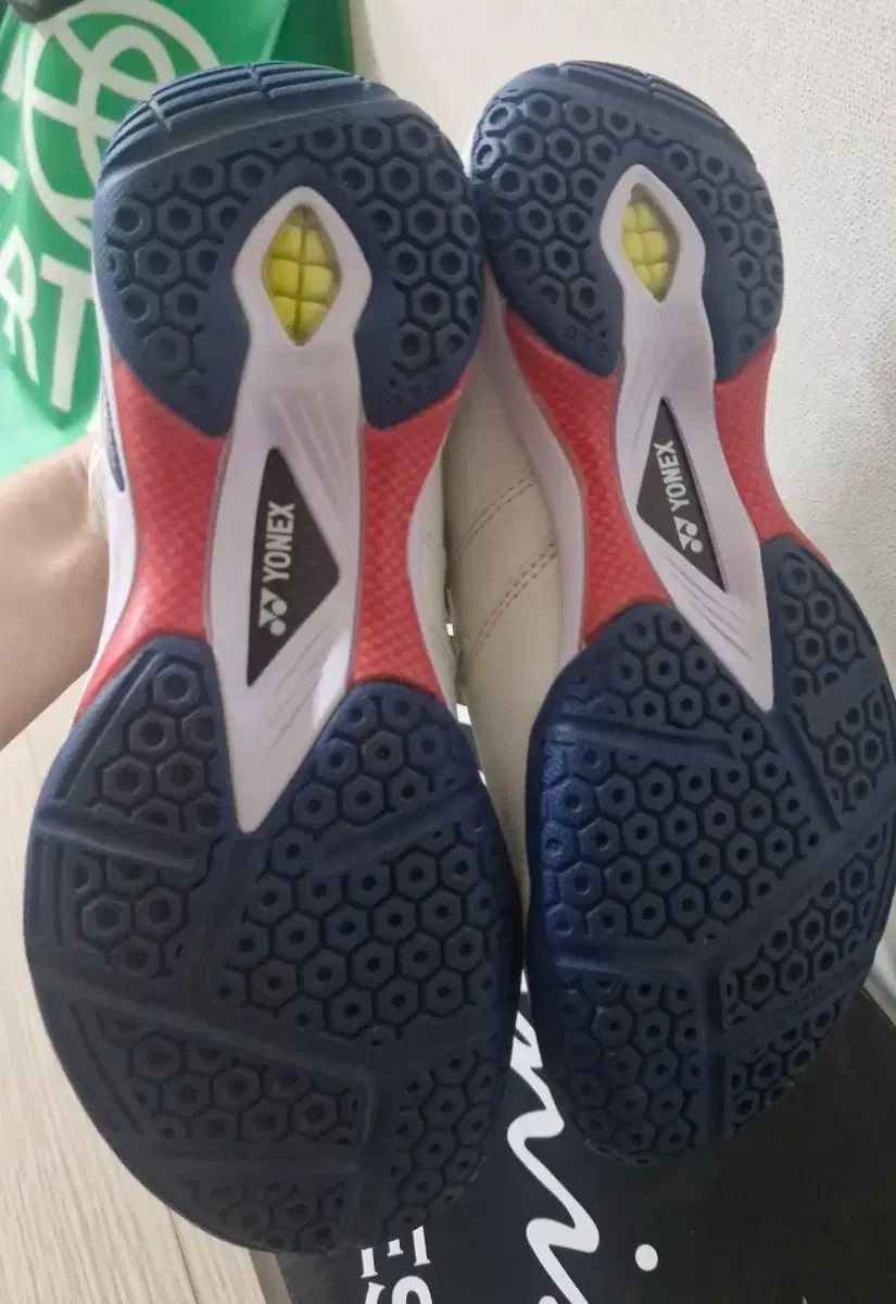 バドミントンシューズ