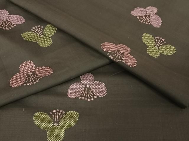 平和屋着物●本場大島紬 カタス9マルキ 地空き 草花文 黒地 正絹 AAAW4345np