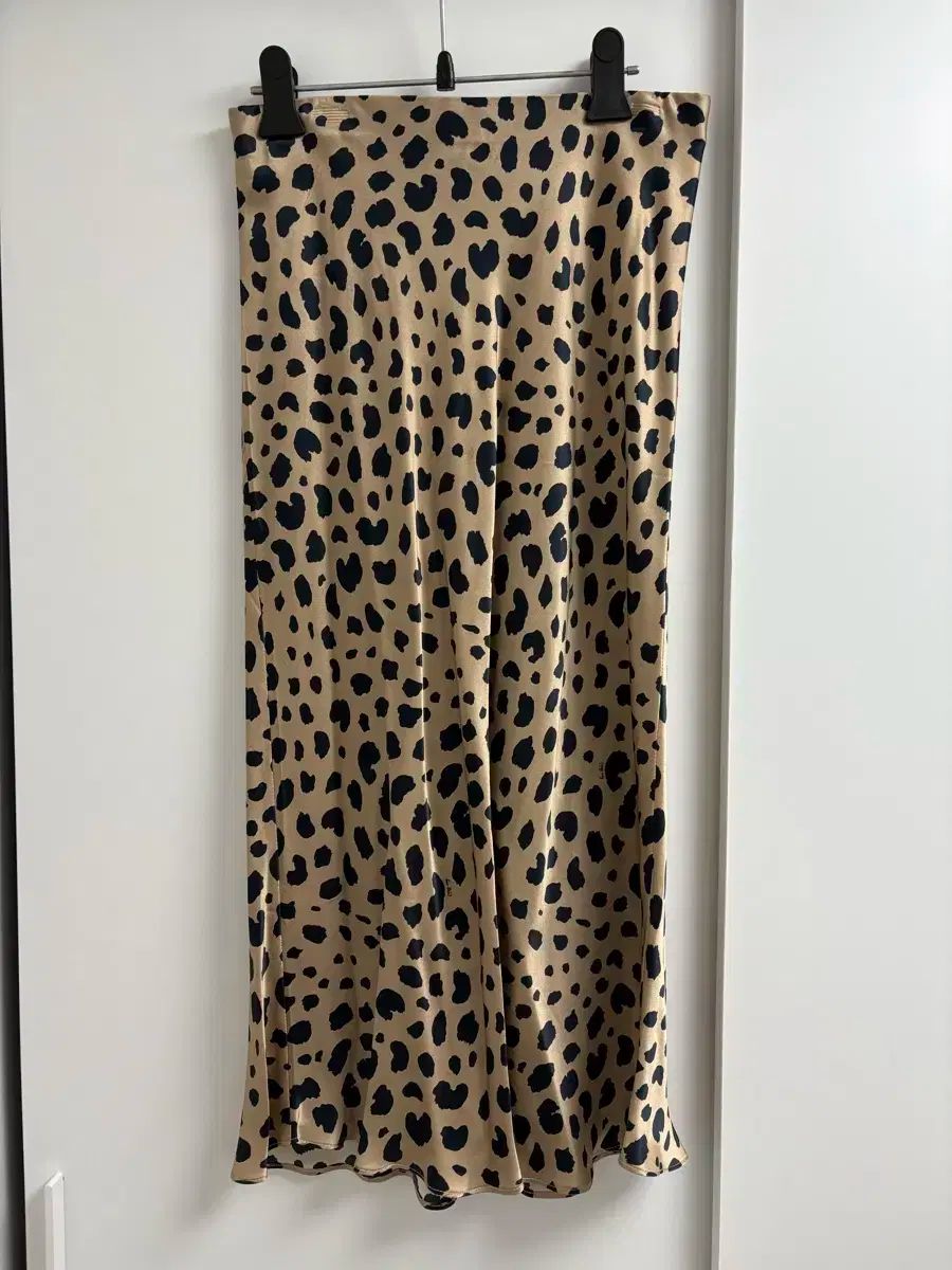 実現 ナオミ スカート M パク キュヨン