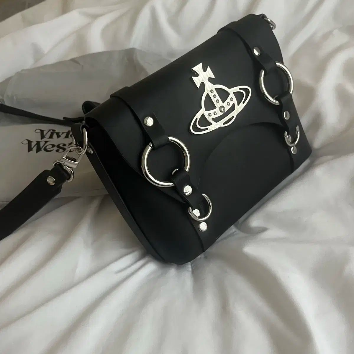 Vivienne Westwood ヴィヴィアン ウエストウッド クロスバッグ ランディングショット o