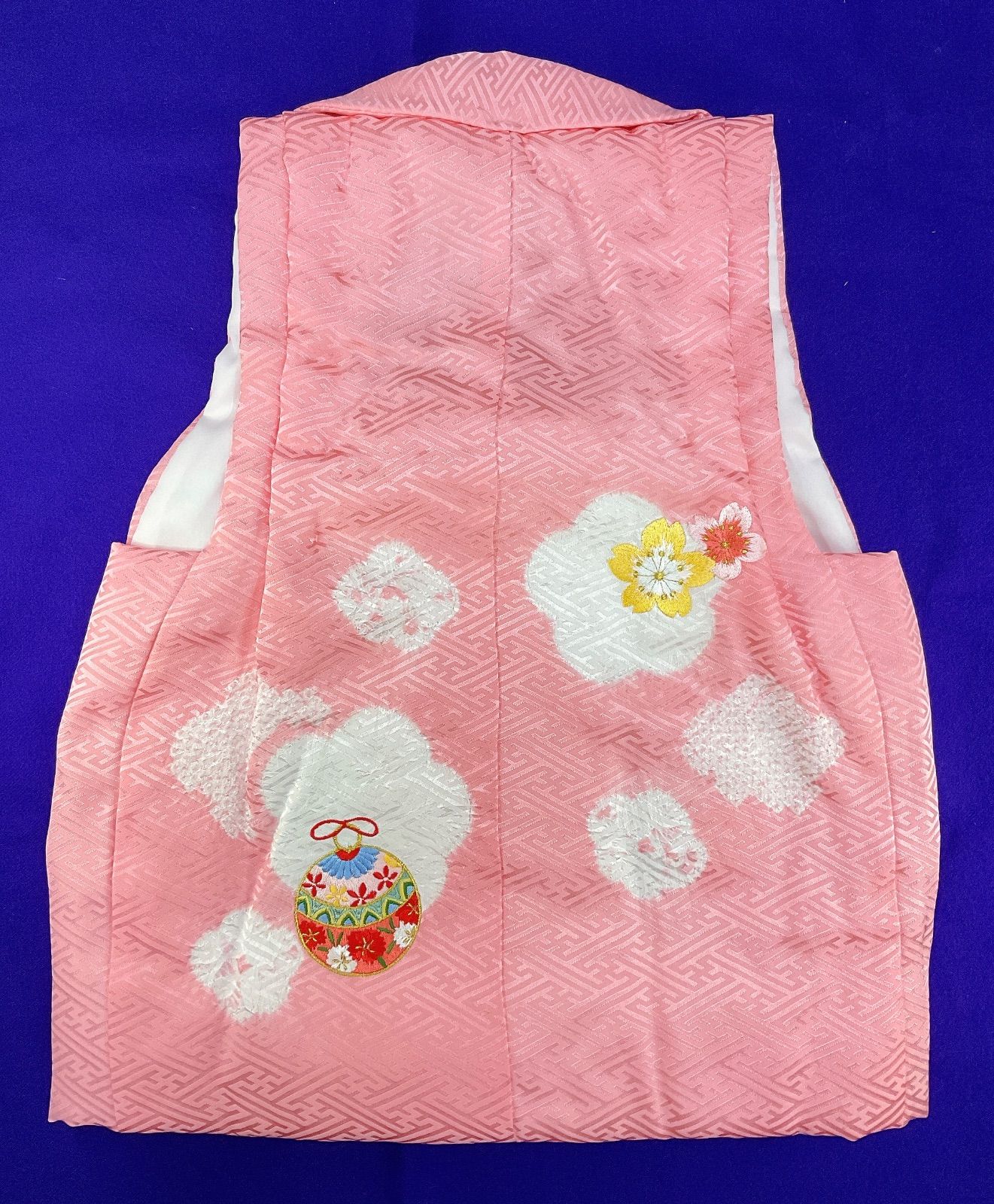七五三 三歳用 被布コート 正絹 綸子 小絞り入り 刺繍 桜 鈴 ピンク色