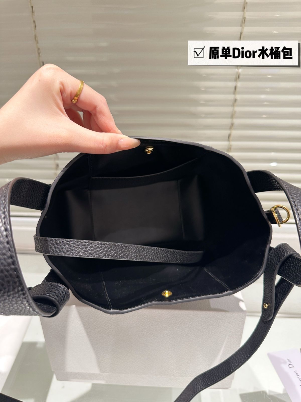 【Dior】Signature バケットバッグ S BK ディオール」からバケットバッグ“セ ディオール”が登場