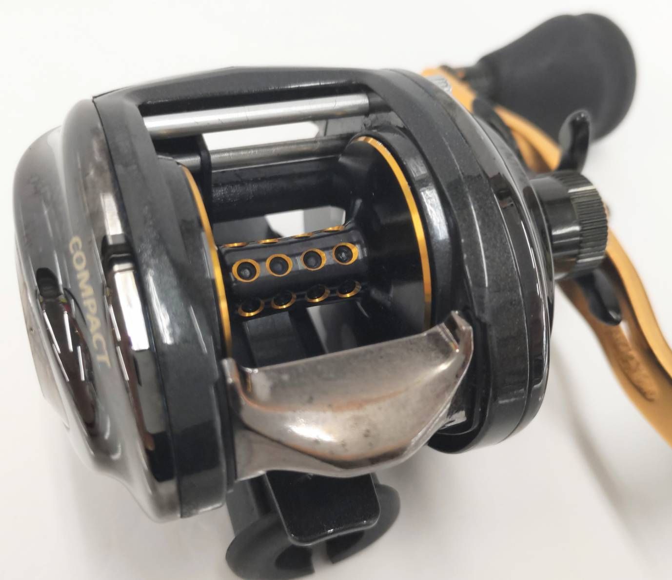 アブ レボ ビッグシューターコンパクト / 8.0：1（01） ピュア