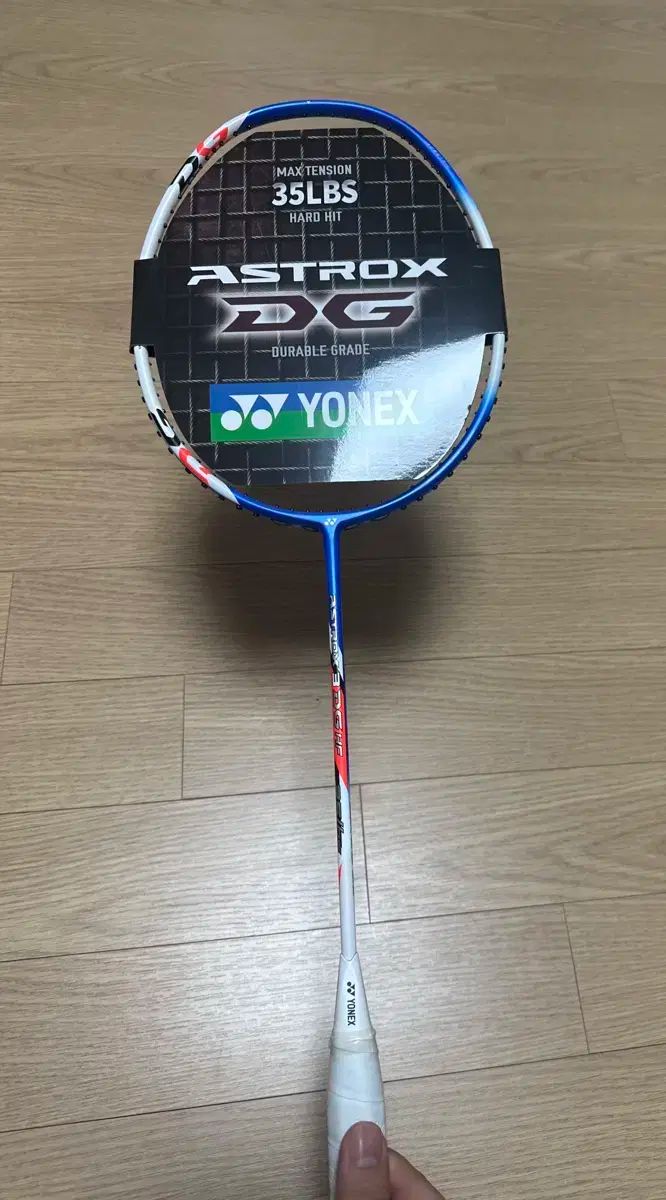 YONEX