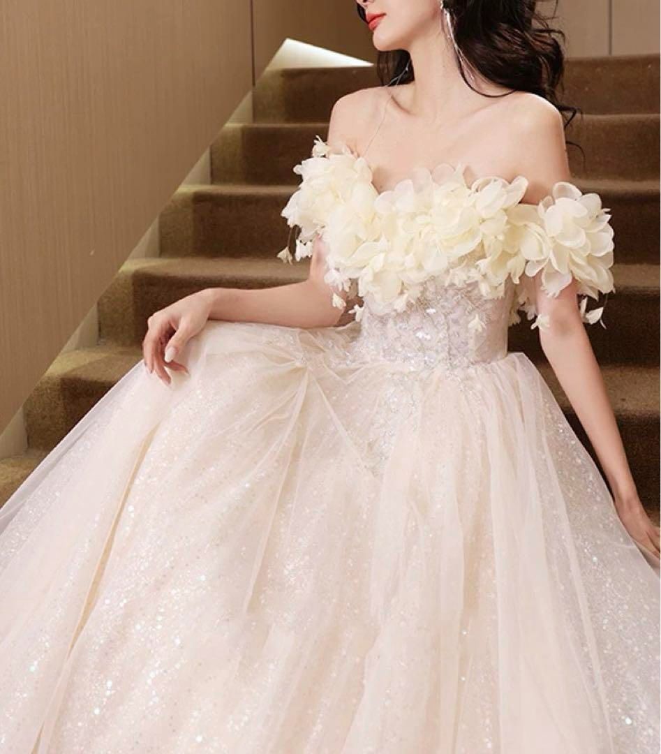 お花のデザインがゴージャスな長袖のオフショル ロングドレス フリルにお花のデザインがゴージャスなオフショル ロングドレス