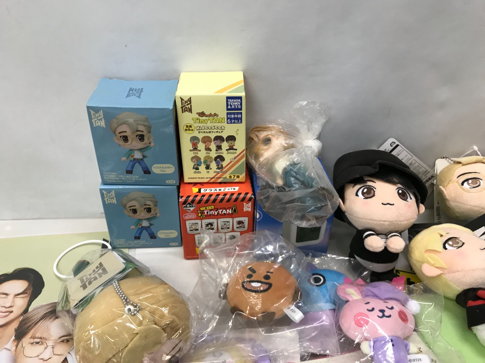 【人気ショップが最安値挑戦！】 BTS 他 バッジ アクスタ ポスター ぬいぐるみ BT21 TAN Tiny K-POP・アジア