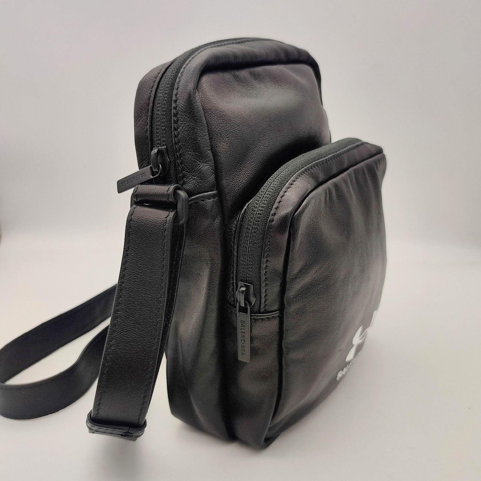 VIP価格★BALENCIAGA★Under Armour クロスボディバッグ 美品】BALENCIAGA× UNDER ARMOUR バレンシアガ アンダーアーマー