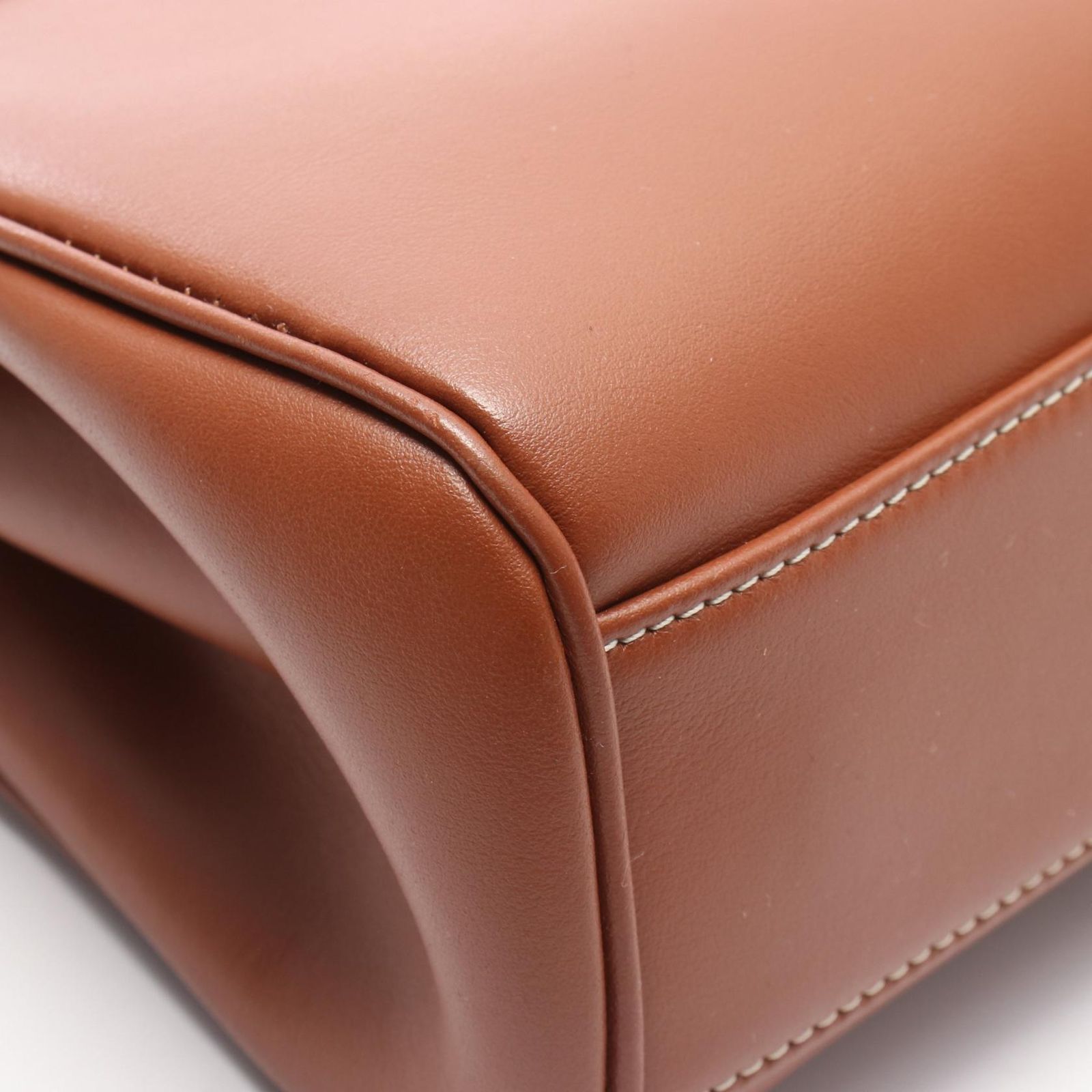 【CELINE】雑誌掲載 スタッズハート ショルダーバッグ キャメル CELINE】雑誌掲載 スタッズハート ショルダーバッグ キャメル