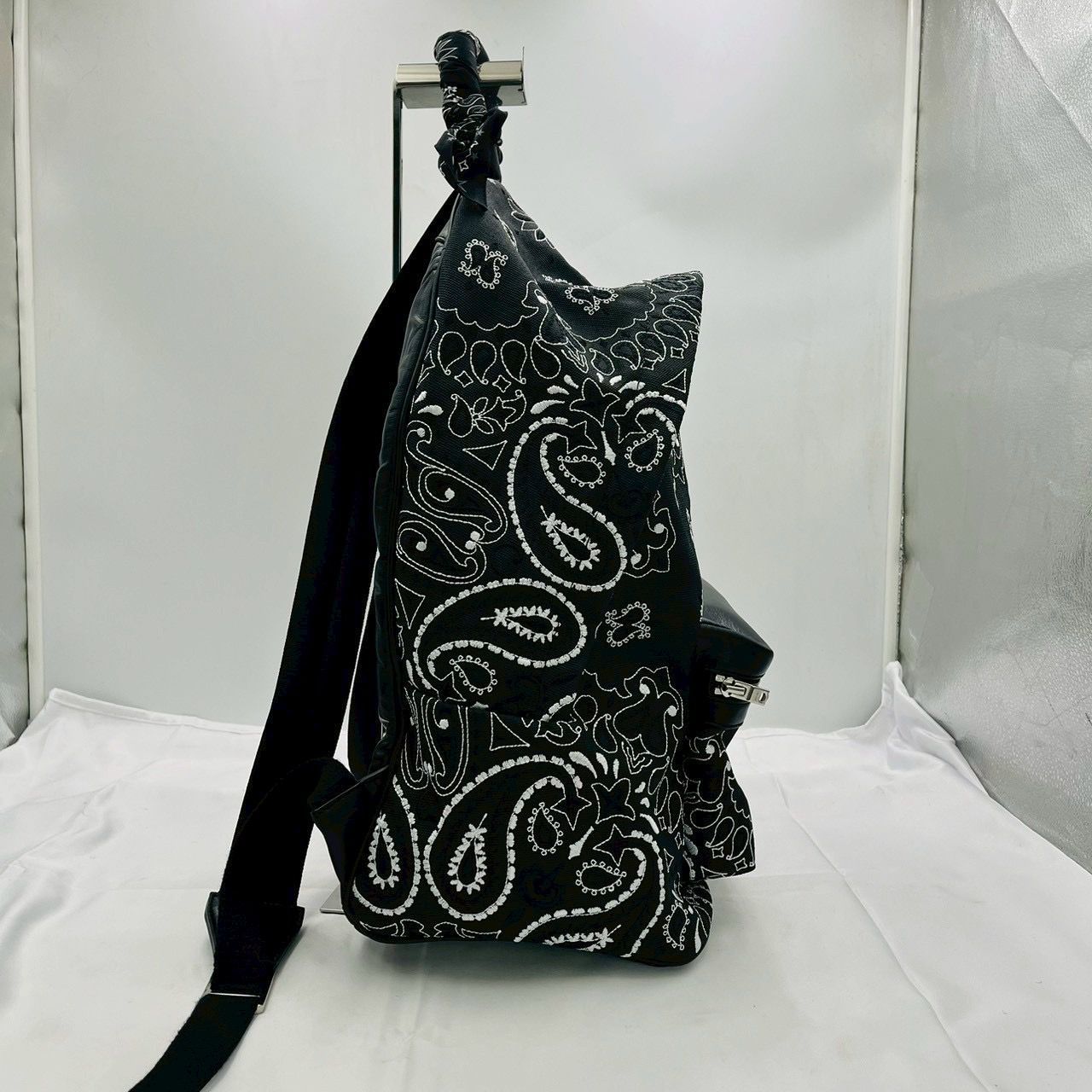 AMIRI キャンバス　バンダナ　バックパック　ペイズリー　アミリ AMIRI バンダナ柄 リュック バックパック - メルカリ