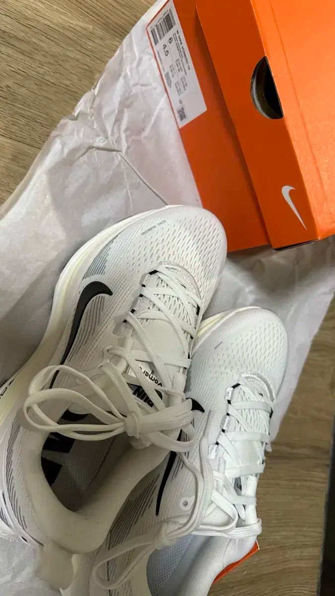 NIKE ナイキ ボメロ 18 230