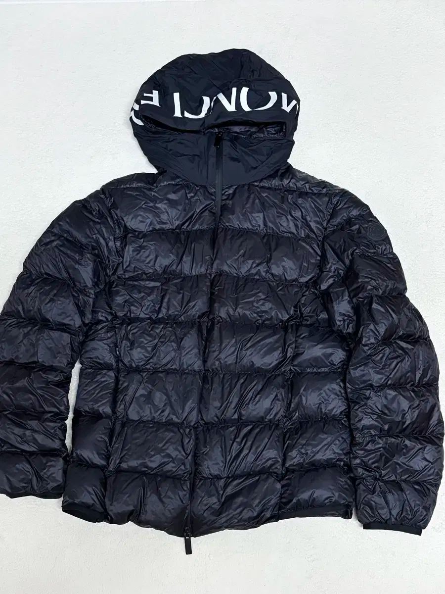 最高 21fw モンクレール フード ダウン 2 モンクレール メンズ ダウン 2 ブラック