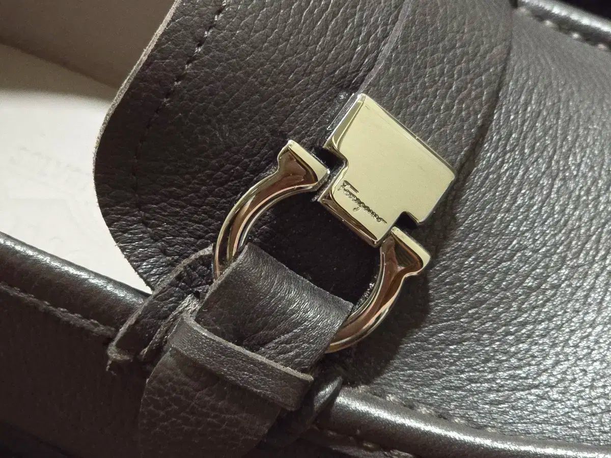 【USED】伊製 salvatore feragamo フェラガモ スエード プレーントゥ レザーシューズ 12D 30cm 茶 美品◎伊製 Salvatore Ferragamo サルヴァトーレ フェラガモ スタッズ