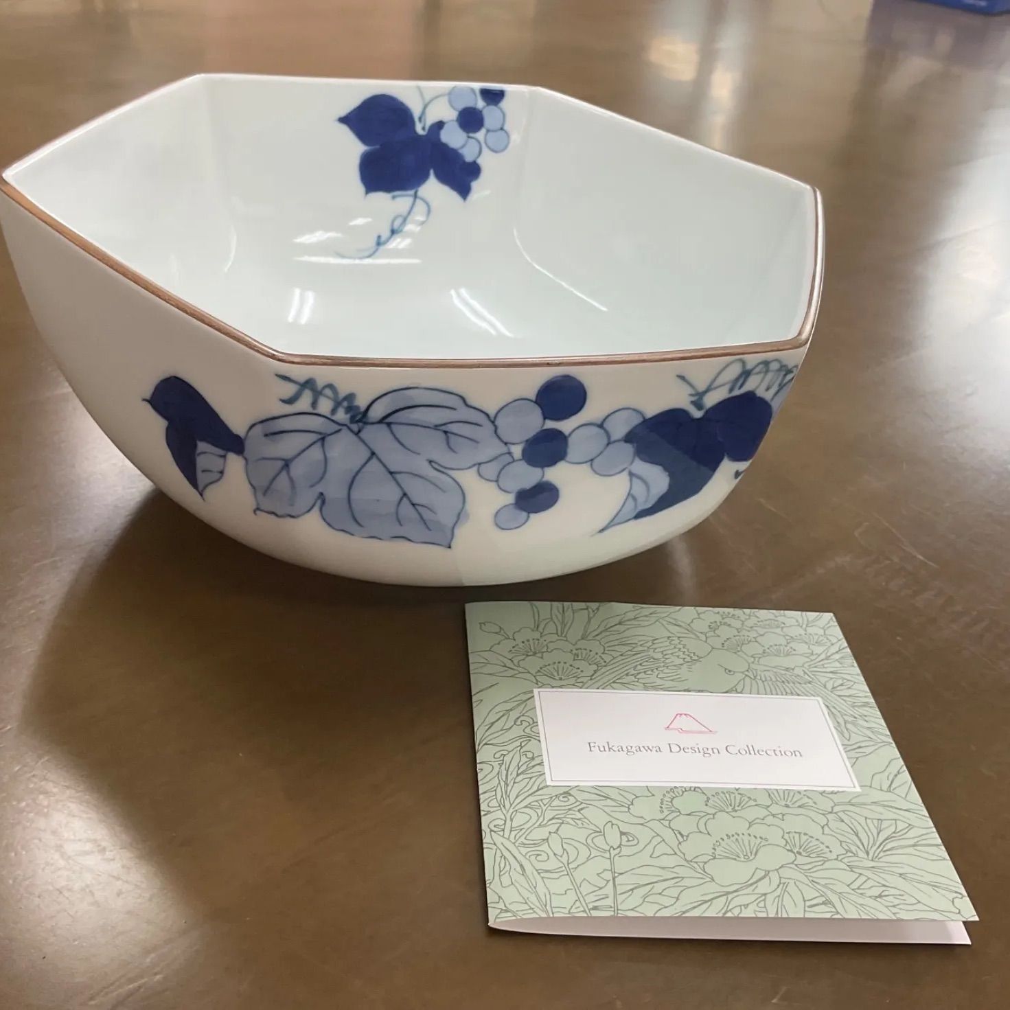 美品】箱付き高級有田焼 深川製磁 染付 有田濃ぶどう 六角菓子鉢 六角