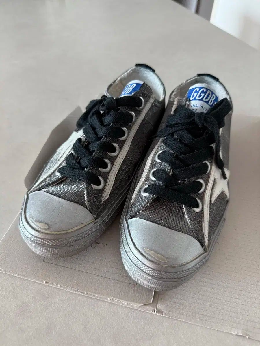 GOLDEN GOOSE ゴールデングース 35 サイズ レベル