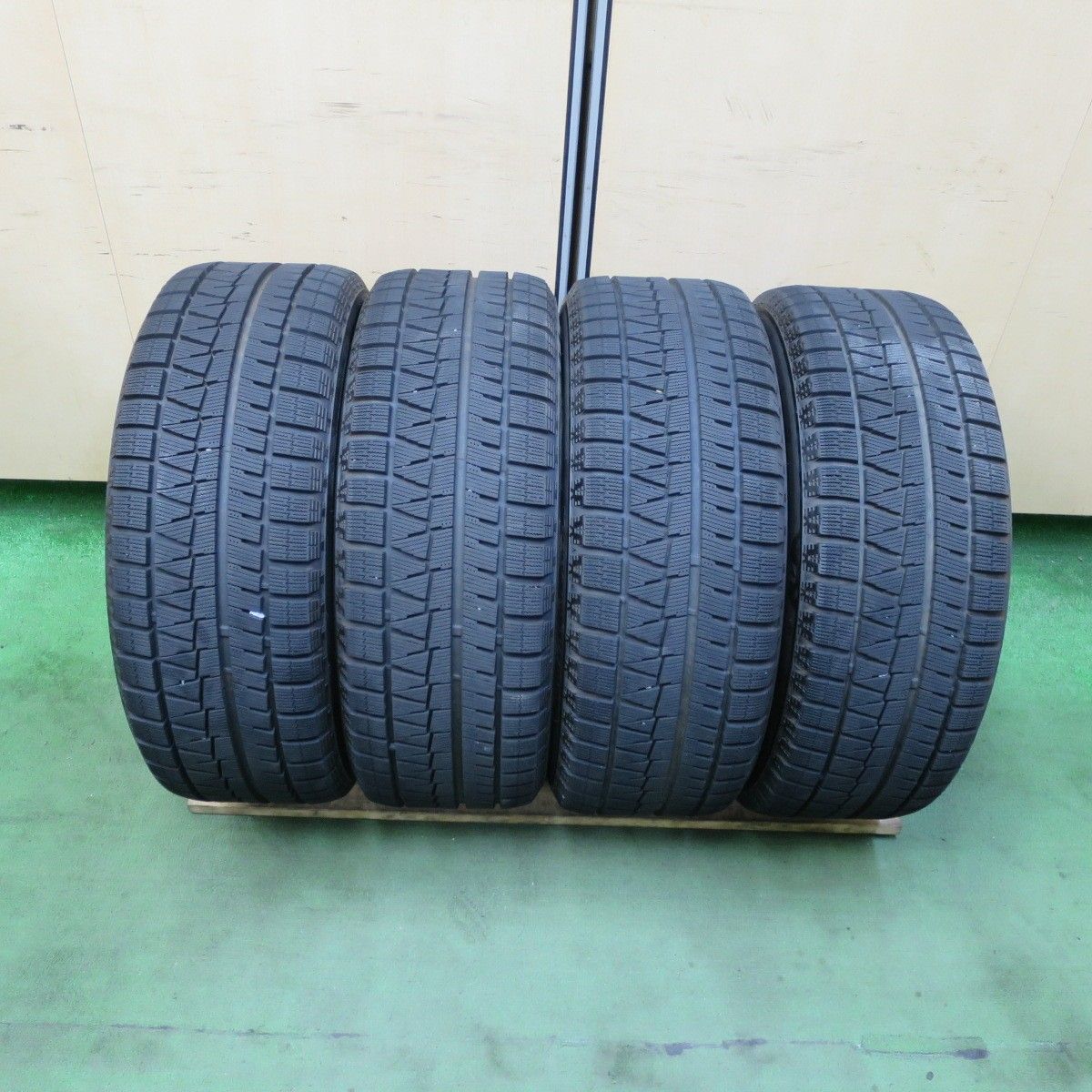 JOKER 17インチスタッドレスタイヤセット 215/50R17