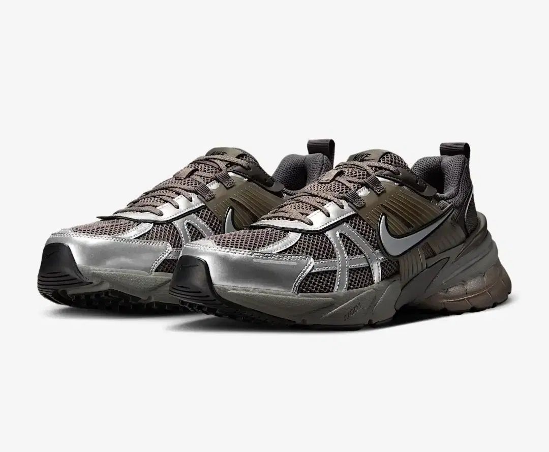 NIKE ナイキ v2k ラン 260 サイズ