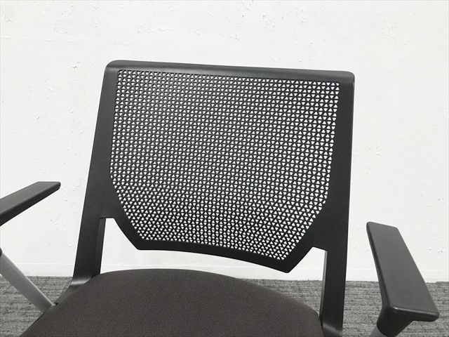 肘付 セミナーチェア