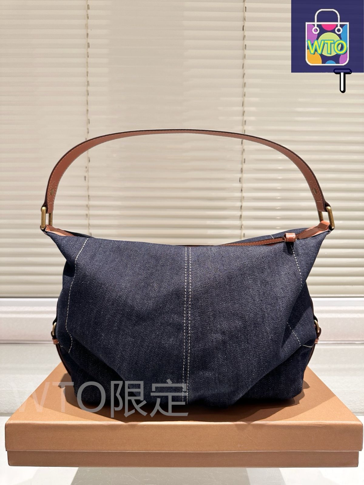 今日特価】Burberry TB バッグ 28×23cm フォールドギフト