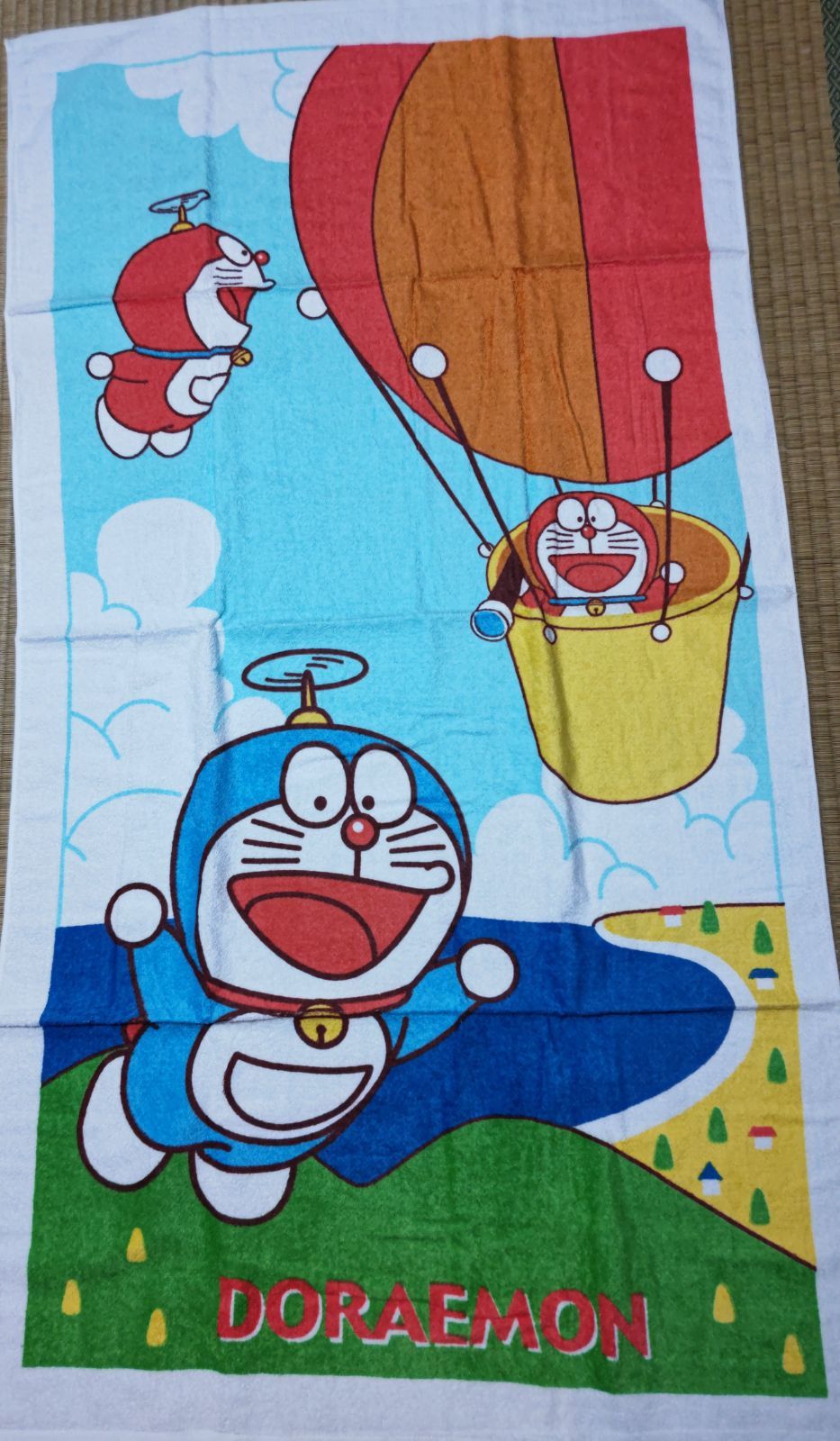 ドラえもん　タイトー　C賞　等身大ドラえもんサイズ　ビッグバスタオル 藤子・F・不二雄先生が生み出したキャラクターたちがデザイン