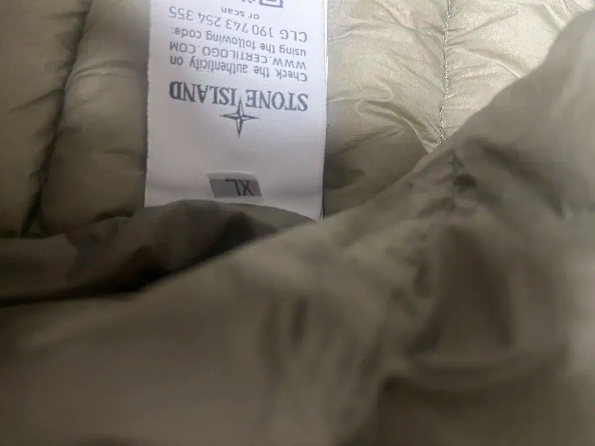 ストーンアイランド 24AW ダウンジャケット スタンドカラー ナイロン カーキ ストーンアイランド 24AW ダウンジャケット スタンドカラー ナイロン