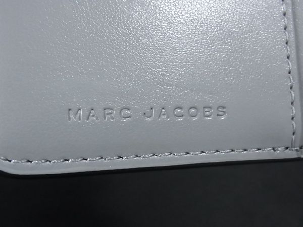 ■新品■未使用■ MARC JACOBS マークジェイコブス クロコダイル型押しパテントレザー 二つ折り 財布 ウォレット ライトブルー系 BF3629