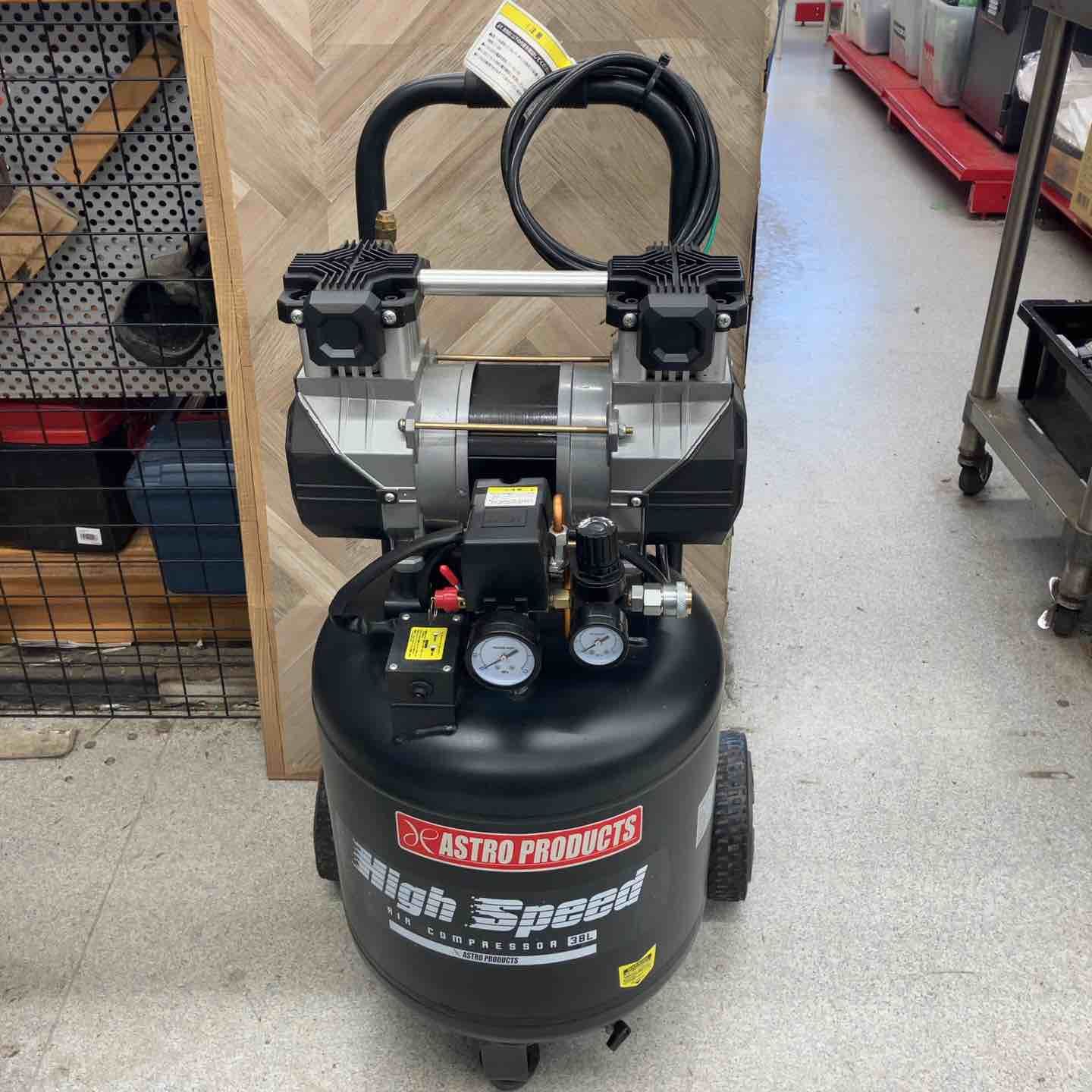 アストロ 縦型ハイスピードエアコンプレッサー 38L AP041022 八潮店