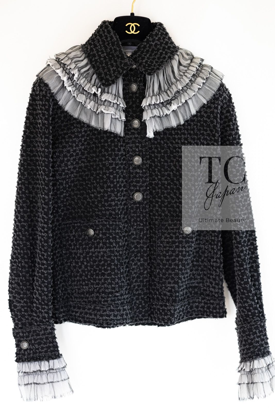 CHANEL - シャネル ジャケット CHANEL チャコールグレー ブラック 黒 ラッフル オーガンジー フリル トリム カール・ラガーフェルド 超美品 38 【約9号/M】 シャネル ジャケット CHANEL チャコールグレー ブラック 黒 ラッフル
